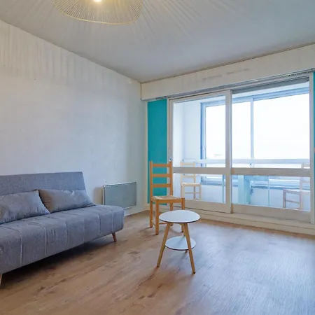 Le Nouveau Bassin - Vue Sur Le Port