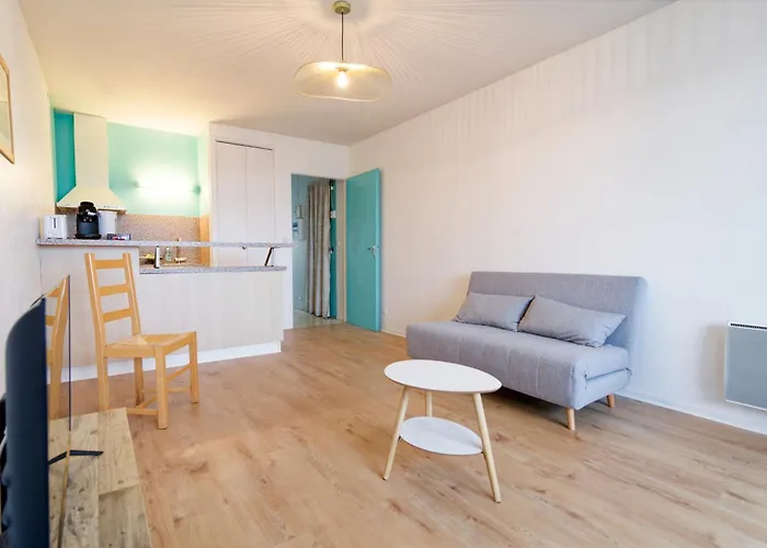 Le Nouveau Bassin - Vue Sur Le Port * Courseulles-sur-Mer