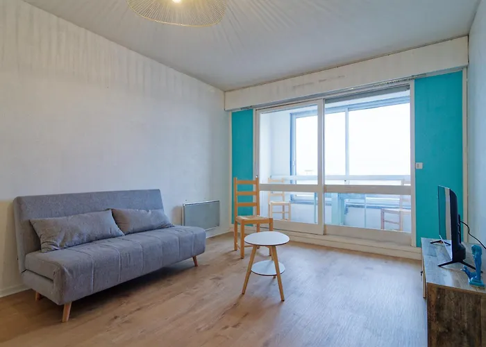 Le Nouveau Bassin - Vue Sur Le Port