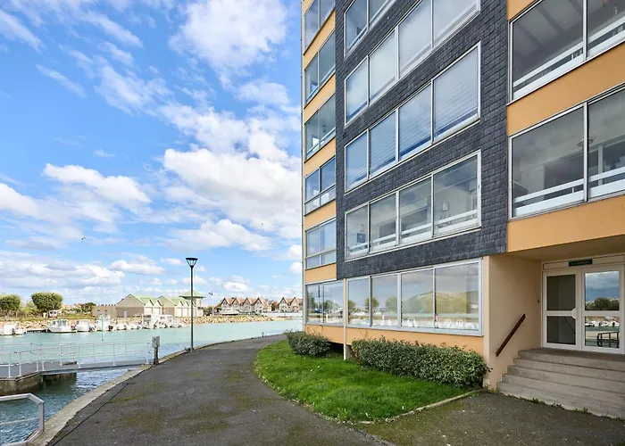 Le Nouveau Bassin - Vue Sur Le Port Courseulles-sur-Mer