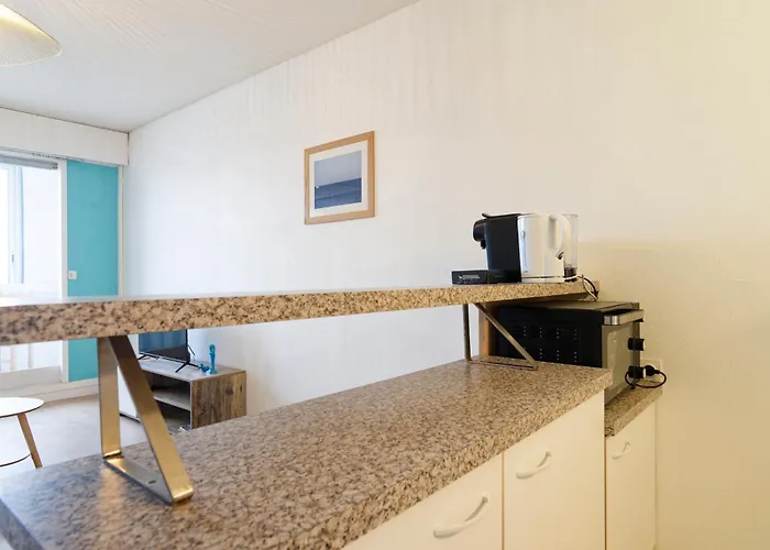 Le Nouveau Bassin - Vue Sur Le Port * Courseulles-sur-Mer