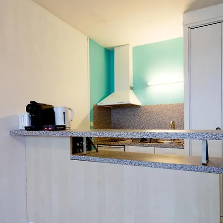 Le Nouveau Bassin - Vue Sur Le Port *