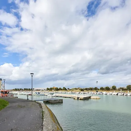 Le Nouveau Bassin - Vue Sur Le Port * Courseulles-sur-Mer